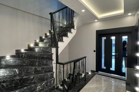 6+2 Villa in Istanbul, Turkey No. 15137 5