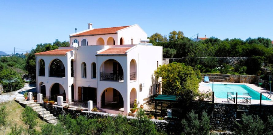 4 bedrooms Villa in Chania, Greece No. 23894