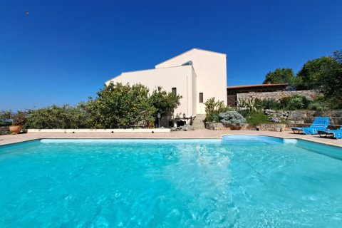 4 bedrooms Villa in Chania, Greece No. 23894 4