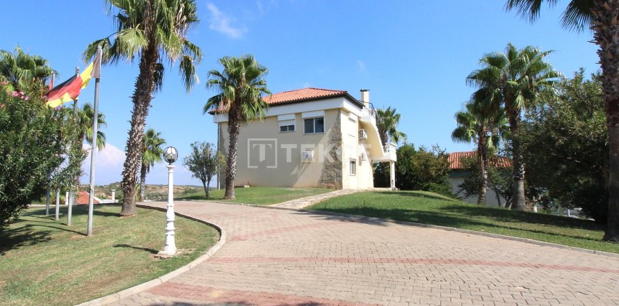 4+1 Villa en Serik, Turkey No. 53382