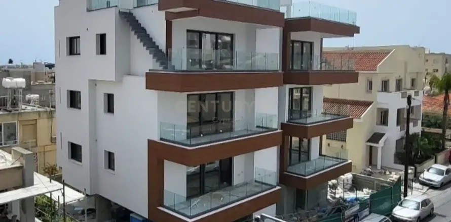 3 bedrooms Apartment in Limassol, Cyprus No. 35078