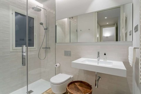 3 bedrooms Apartment in L'Eixample, Spain No. 26623 10