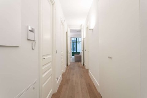 3 bedrooms Apartment in L'Eixample, Spain No. 26623 9