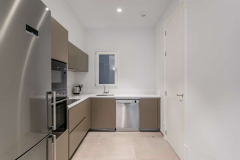 3 bedrooms Apartment in L'Eixample, Spain No. 26623 8