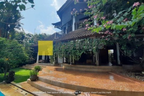 5 bedrooms Villa in Denpasar, Indonesia No. 23074 2