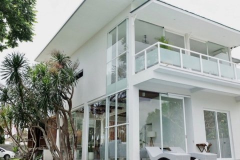 4 bedrooms Villa in Canggu, Indonesia No. 23034 1