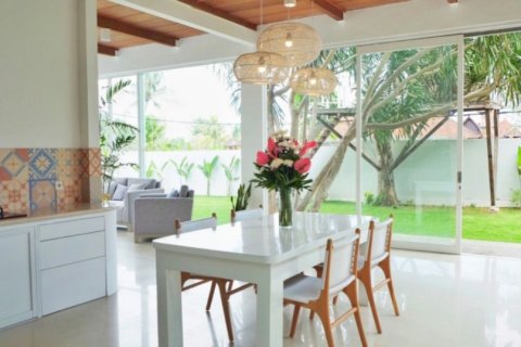 4 bedrooms Villa in Canggu, Indonesia No. 23034 16