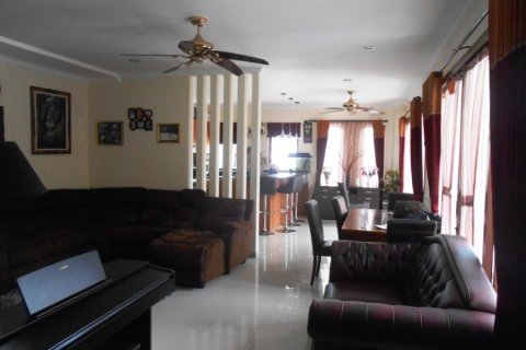 4 bedrooms Villa in Pecatu, Indonesia No. 23186 2