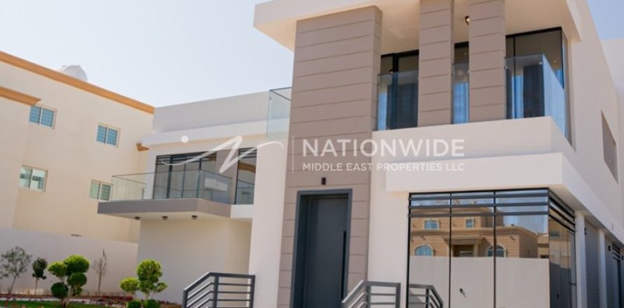 6 bedrooms Villa in Mohamed Bin Zayed City, UAE No. 4005