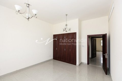 4 bedrooms Villa in Abu Dhabi Gate City, UAE No. 4001 10