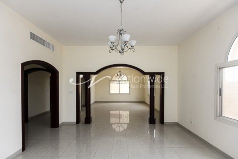 4 bedrooms Villa in Abu Dhabi Gate City, UAE No. 4001 9