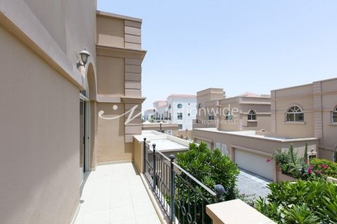 4 bedrooms Villa in Abu Dhabi Gate City, UAE No. 4001 1