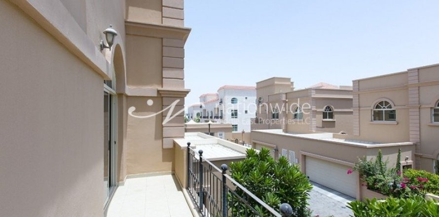 4 bedrooms Villa in Abu Dhabi Gate City, UAE No. 4001