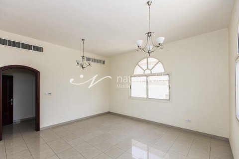 4 bedrooms Villa in Abu Dhabi Gate City, UAE No. 4001 12