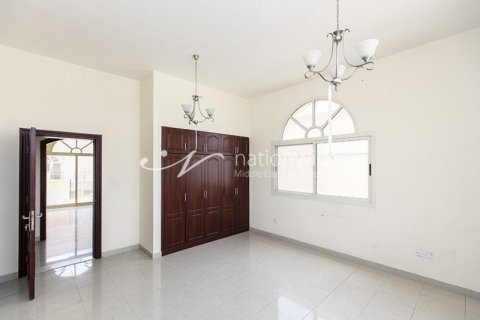 4 bedrooms Villa in Abu Dhabi Gate City, UAE No. 4001 7