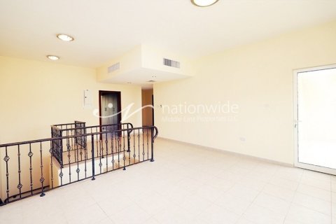 3 bedrooms Villa in Abu Dhabi Gate City, UAE No. 4006 10