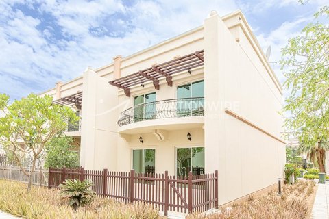 3 bedrooms Villa in Abu Dhabi Gate City, UAE No. 4003 2