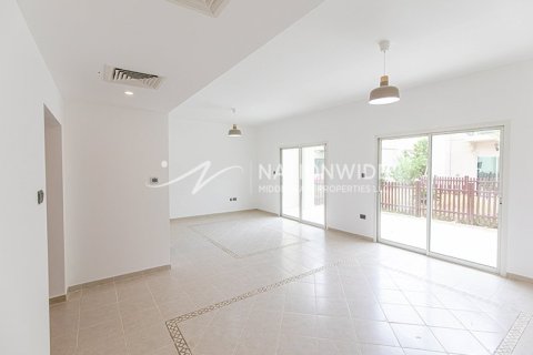 3 bedrooms Villa in Abu Dhabi Gate City, UAE No. 4003 1