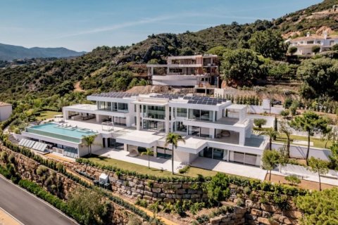 7 bedrooms Villa in Benahavis, Spain No. 27535 1