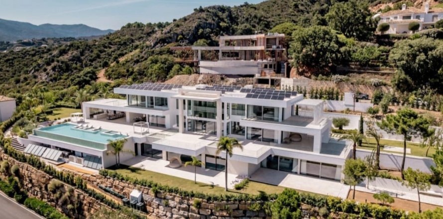 7 bedrooms Villa in Benahavis, Spain No. 27535