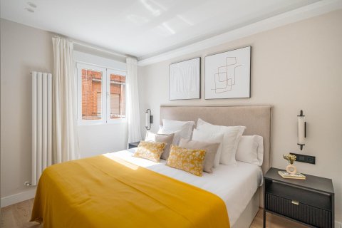 2 bedrooms Apartment in Madrid, Spain No. 27794 6