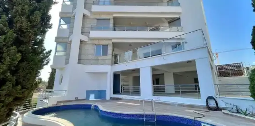 4 bedrooms Penthouse in Germasogeia, Cyprus No. 33331