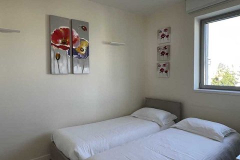 2 bedrooms Apartment in Limassol, Cyprus No. 33332 3