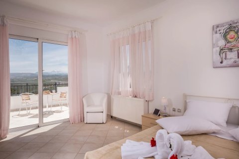 5 bedrooms Villa in Chania, Greece No. 24007 14