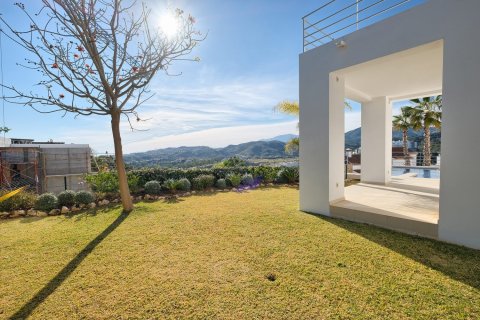 4 bedrooms Villa in Benahavis, Spain No. 27401 9