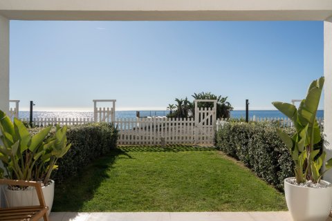 3 bedrooms Townhouse in Estepona, Spain No. 27367 2