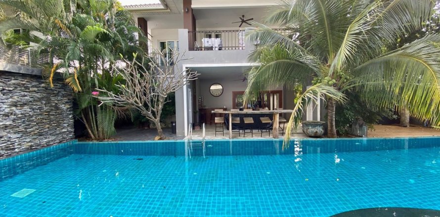 6 bedrooms House in Chiang Mai, Thailand No. 1557