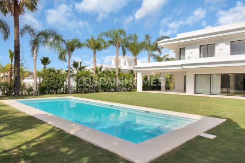 5 bedrooms Villa in Marbella, Spain No. 25716 4