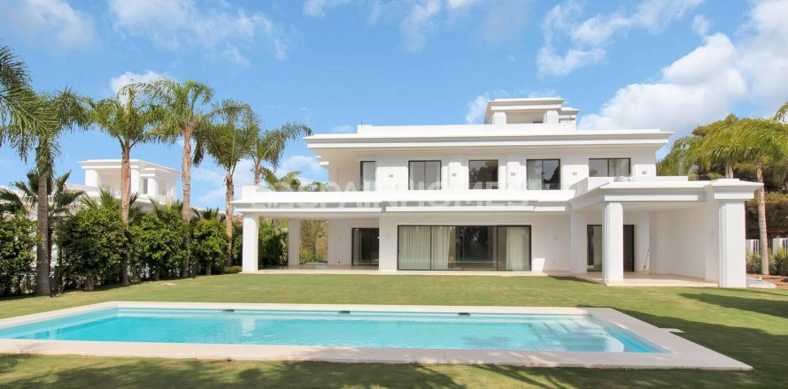 5 dormitorios Villa en Marbella, Spain No. 25716