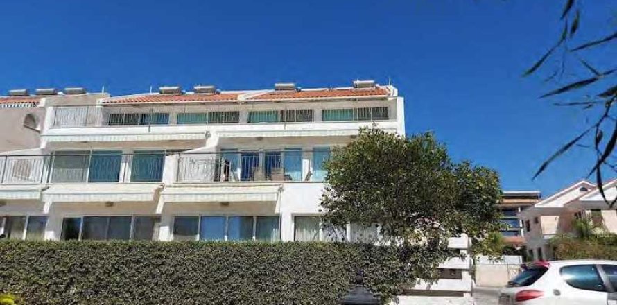 3 dormitorios Apartment en Mouttagiaka, Cyprus No. 63927