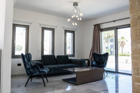 3 bedrooms House in Chloraka, Cyprus No. 37190 1