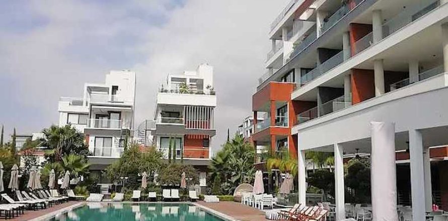 2 bedrooms Apartment in Germasogeia, Cyprus No. 33300