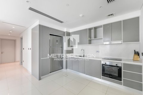 Квартира с 2 спальнями в EMAAR Beachfront, ОАЭ №6822 14