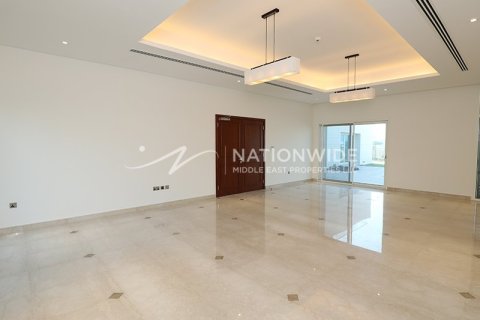 6 bedrooms Villa in Abu Dhabi, UAE No. 3467 17