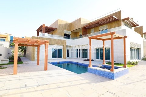 6 bedrooms Villa in Abu Dhabi, UAE No. 3467 1