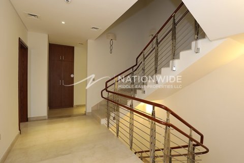 6 bedrooms Villa in Abu Dhabi, UAE No. 3467 16