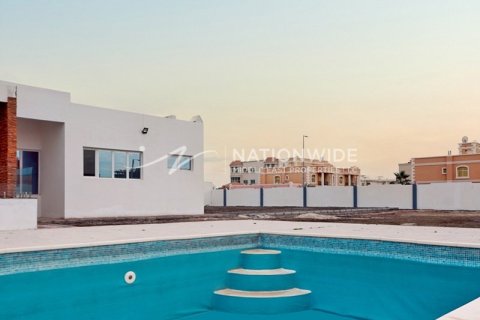 6 bedrooms Villa in Abu Dhabi, UAE No. 3465 3