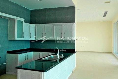 6 bedrooms Villa in Abu Dhabi, UAE No. 3465 8