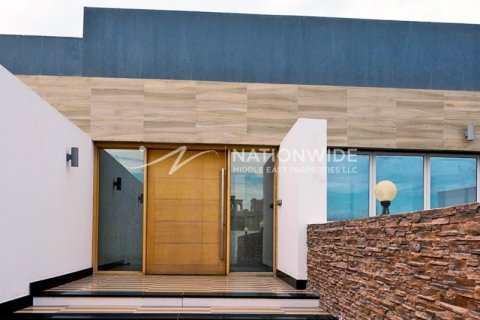 6 bedrooms Villa in Abu Dhabi, UAE No. 3465 12