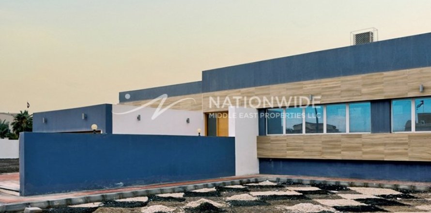 6 bedrooms Villa in Abu Dhabi, UAE No. 3465