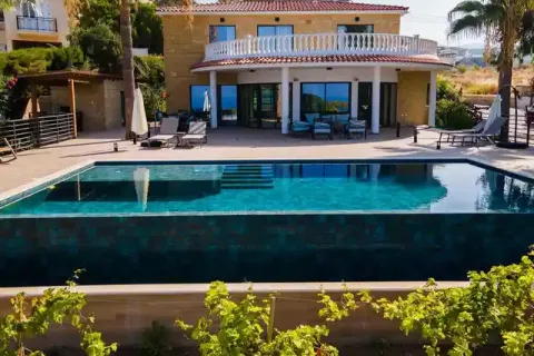 3 bedrooms Villa in Pegeia, Cyprus No. 29192 1