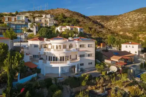 5 bedrooms Villa in Tala, Cyprus No. 29193 1