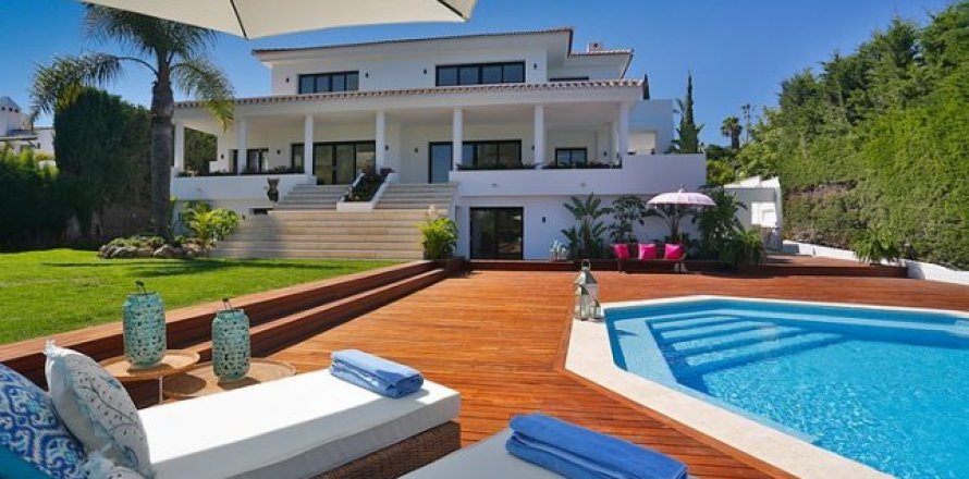 6 bedrooms House in Nueva Andalucia, Spain No. 25505