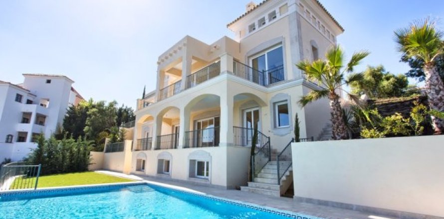 6 bedrooms House in Benahavis, Spain No. 25500