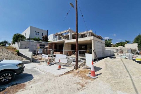 4 bedrooms Villa in Aradippou, Cyprus No. 74805 3