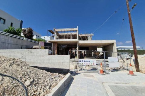 4 bedrooms Villa in Aradippou, Cyprus No. 74805 2